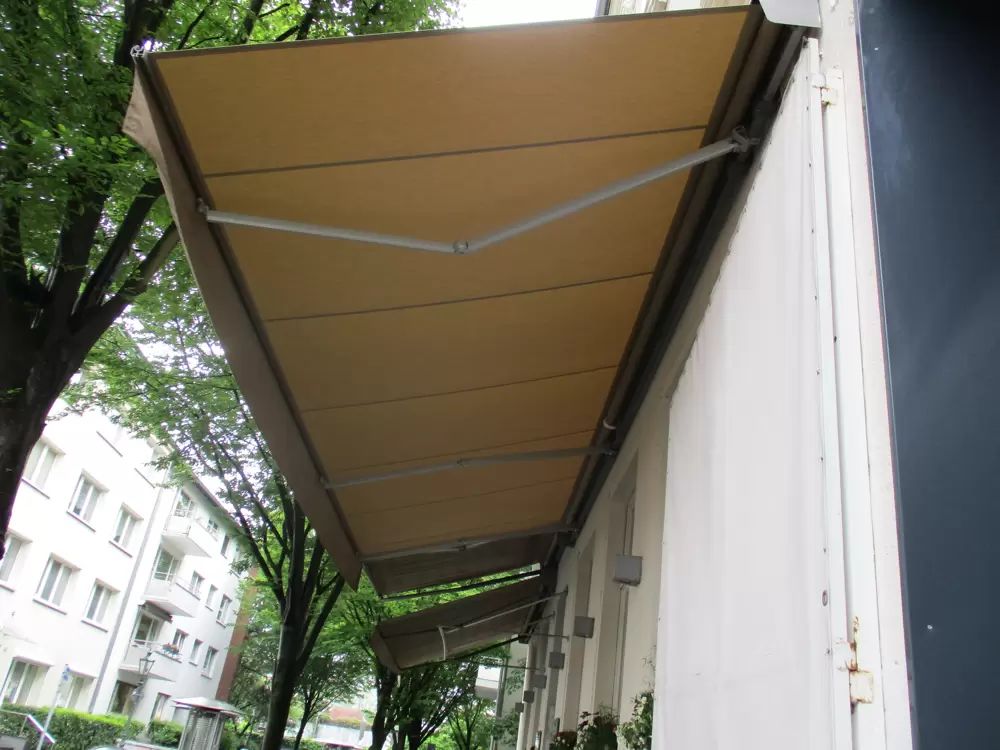 Spaghetti und Stars in Düsseldorf mit individueller Sonnen-Windschutz Lösung