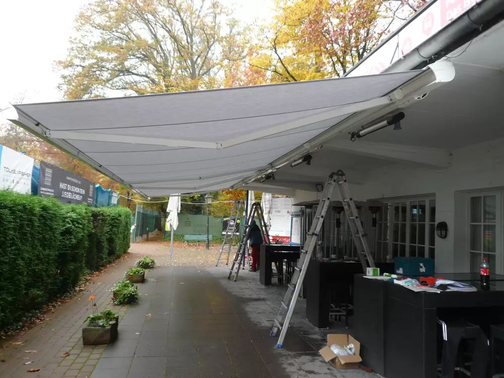 Markise unter Dach bei Enzo Gastronomia in Krefeld