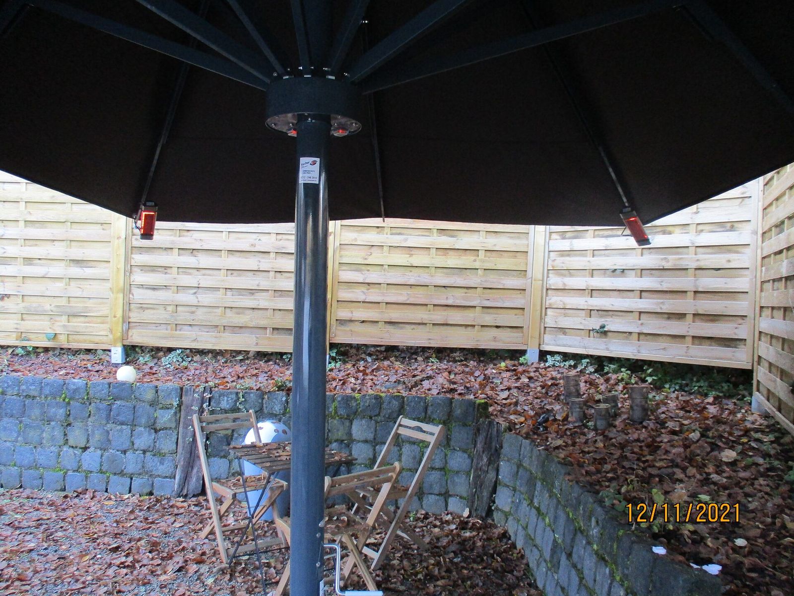 Vorbereitung auf den Sommer - ein neuer Terrassenschirm für das DejaWü